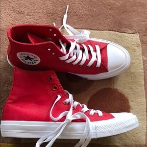 Unisex Chuck Taylor Converse w/Lunarlon Red M7/W9